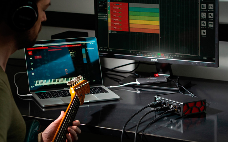 Zvuková karta TASCAM US-1X2HR Zvuková karta TASCAM US-1X2HR při nahrávání