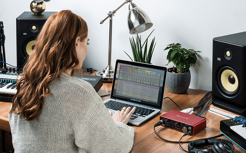 Práce s FOCUSRITE SCARLETT 4I4 3RD GENERATION