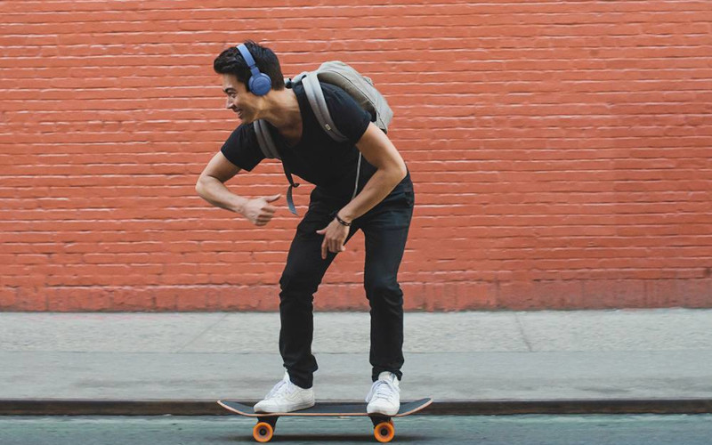 Modrá sluchátka JBL TUNE 660BTNC