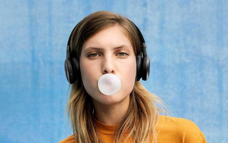 Černá sluchátka JBL LIVE460NC