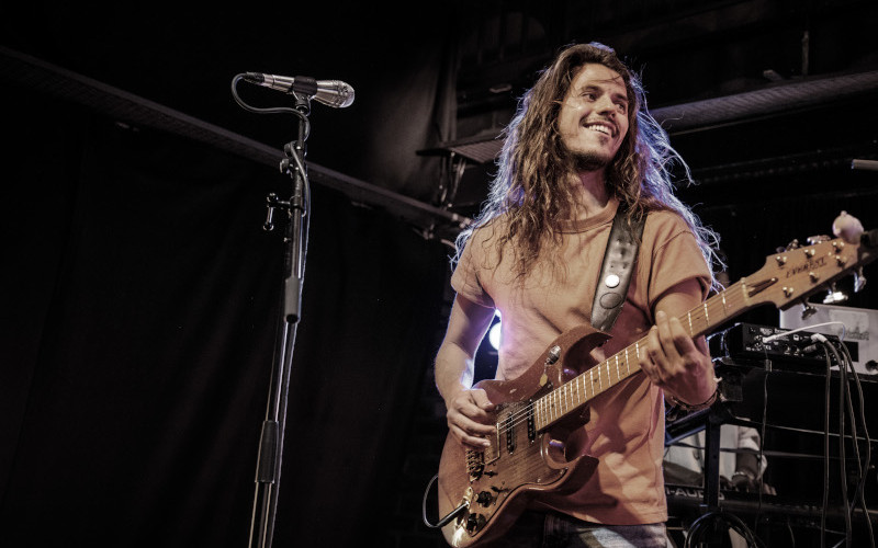 Mikrofon SHURE KSM8 Kytarista s SHURE KSM8