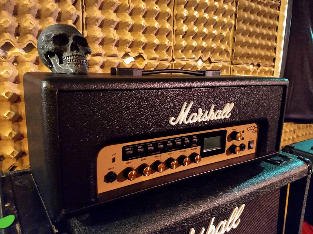 Zesilovač Marshall Marshall hlava ve zkušebně