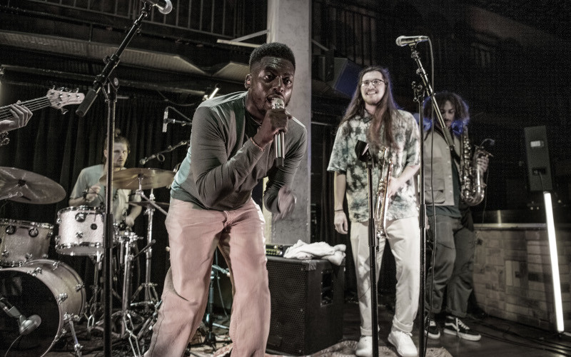 Mikrofon SHURE KSM8 Zpěvák s SHURE KSM8