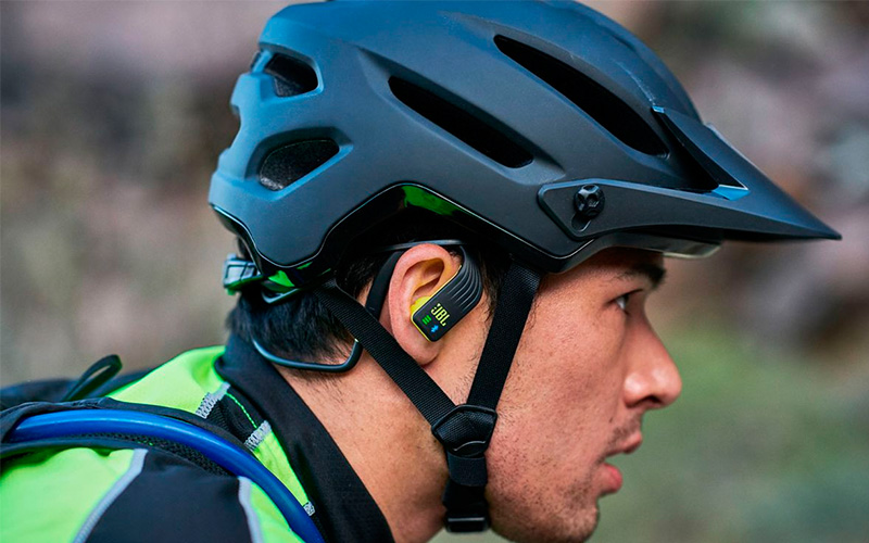 Sluchátka JBL ENDURANCE DIVE BT Cyklista se sluchátky JBL ENDURANCE DIVE BT
