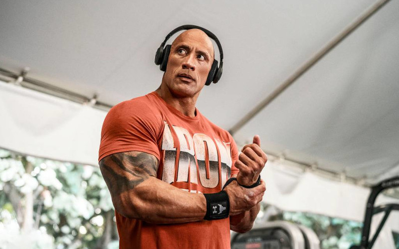 Sluchátka JBL UNDER ARMOUR PROJECT ROCK OVER-EAR TRAINING HEADPHONES Dwayne Johnson se sluchátky JBL UNDER ARMOUR PROJECT ROCK OVER-EAR TRAINING HEADPHONES