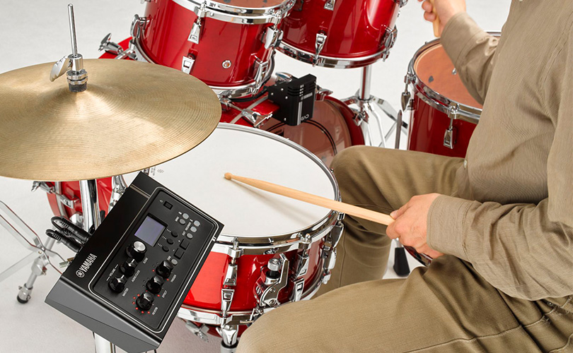 Bicí modul YAMAHA EAD10 nainstalovaný na bicí sadě