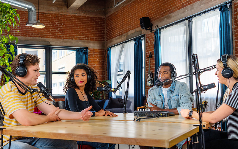 Mixážní pult TASCAM MIXCAST 4 Použití TASCAM MIXCAST 4