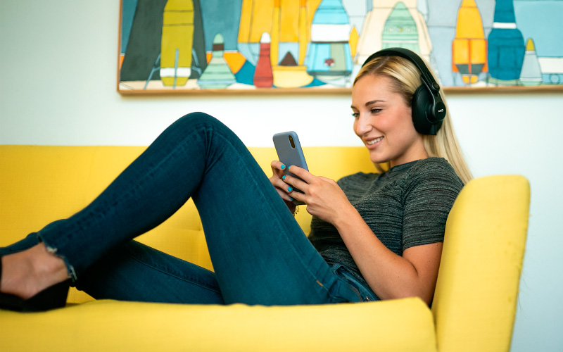 Domácí poslech se sluchátky AKG K371-BT