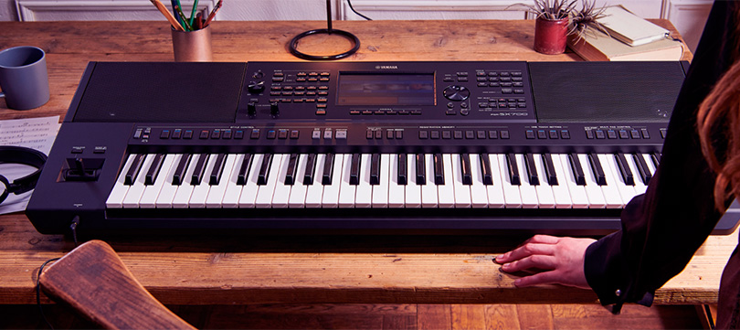 Položený workstation YAMAHA PSR-SX700
